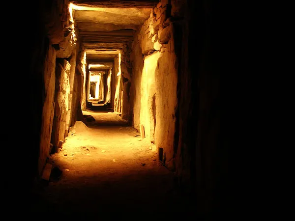 Eastern Passage, Knowth, Co. Meath, Ireland. (Photo taken by Przemysław Sakrajda on July 30, 2005.