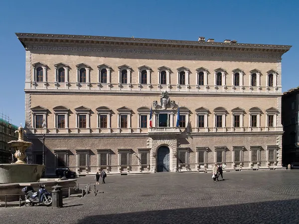 Palazzo Farnese in Rome (Myrabella, 2009)