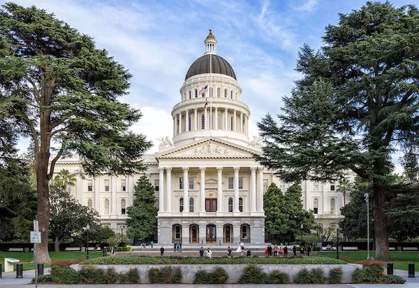 Sacramento, View of California State Capitol from 10th Street (Photo taken 9 March 2014, by Andre m)