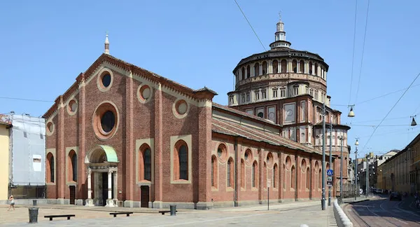 Holy Mary's Santa Maria delle Grazie: Facade; in the background its dome, made by Bramante, constructed by Bramante. (Photo taken  August5,  2013, 14:45:57, by Marcin Białek)