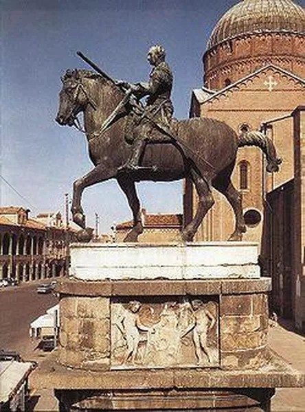 Donatello's equestrian statue of Gattamelata. (Photo taken by Lamré, 2006)
