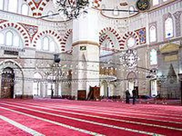 The Ṣehzade Mehmet Mosque: Interior of the mosque (Darwinek, 2009)