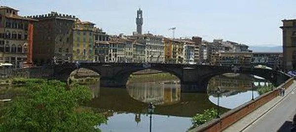 Ponte Santa Trinita (Photo by sailko, 2007)