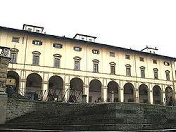 The Vasari Loggia on Piazza Grande (Photo by Twice25, 2006)