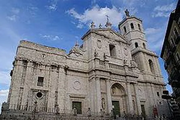 Cathedral of Our Lady of the Holy Assumption (Photo by Rastrojo, 2008)