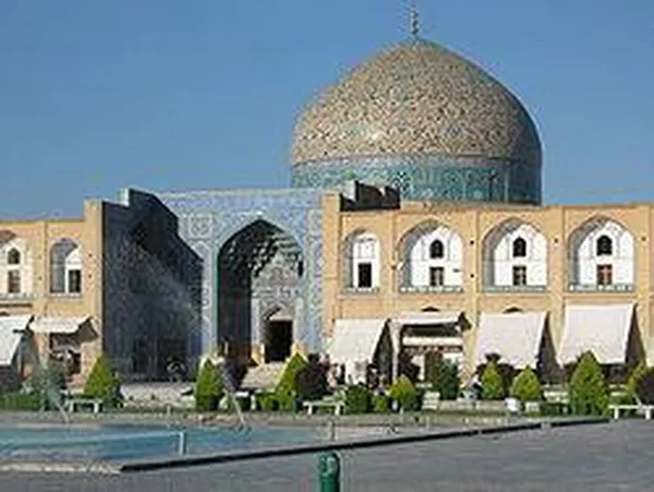Sheikh Lotf Allah Mosque: Front view (Nicolas Hadjisavvas, University of The Aegean, 2003)