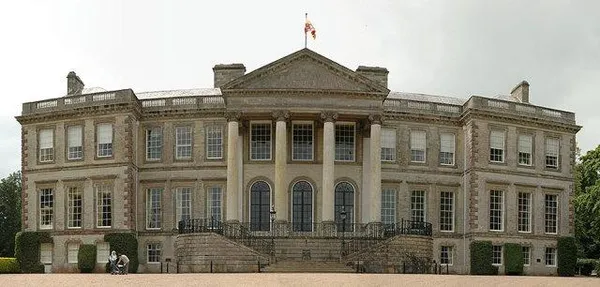Panoramic view of Ragley Hall, UK (Photo by Robek, 2007)