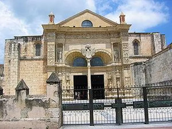 Cathedral of Santa María la Menor (Photo by Lapo Luchini, 2004)