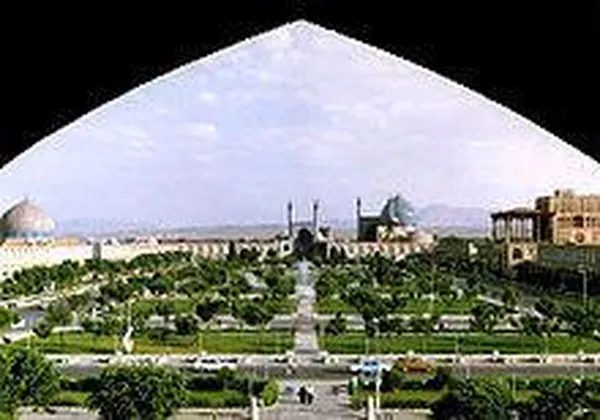 Naghsh-i Jahan square (Photo by Arad Mojtahedi, 2007) 