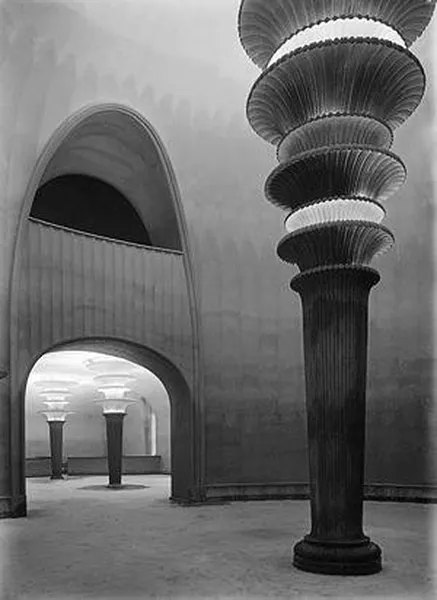  Light columns in the entrance hall, circa 1920 (Photo by Karl Ernst Osthaus († 1921))