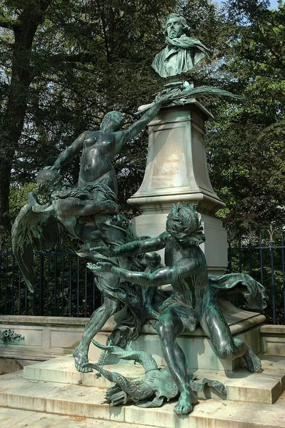 Jules Dalou: Monument to Éugene Delacroix (1890), bronze, Luxembourg Garden, Paris (Photo taken by Philippe, 20:37,  24 April 2005) =