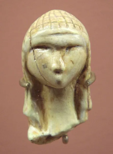 Venus of Brassempouy. Photographed in 2009 by PHGCOM at the Musée d'Archéologie Nationale