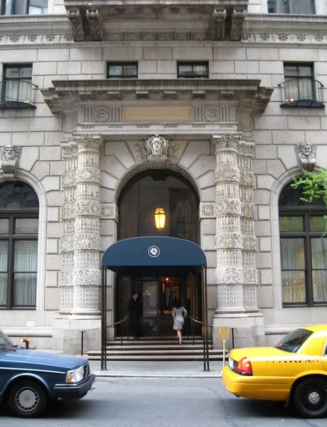 View of University Club of New York. Looking north across west 54th Street on on a sunny afternoon in springtime. (Photo taken 20 April 2008 by Jim.henderson)