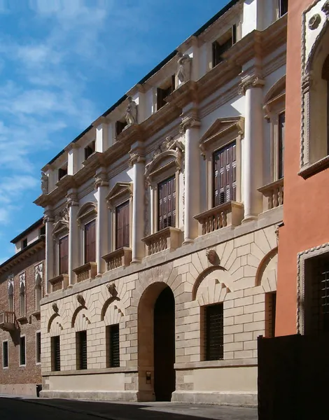 Palazzo Porto (Photo taken 08/09/2007 by Marcok di it.wiki)