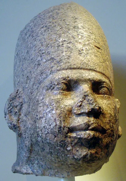 Granite head of an Old Kingdom pharaoh, thought to represent Huni. Circa 2650-2600 BCE. Brooklyn Museum (Photo taken February 1, 2007 by Keith Schengili-Roberts)