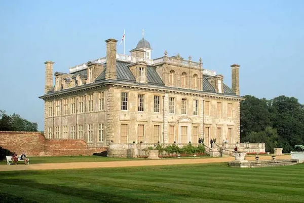 The south and west sides of Kingston Lacy house, built between 1663 and 1665. (Photo by Dnicholls, 2003)