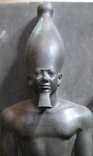 Closeup of Menkaure's graywacke statue, Egyptian Museum, Cairo. (Photo taken by Iry-Hor on 28 December 2008)