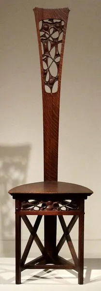 Oak chair by Charles Rohlfs, early 1900s, Metropolitan Museum of Art. Photo taken in 2010 by Wmpearl