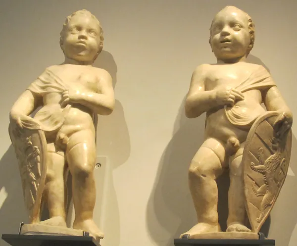 Pietro Lombardo: Two Putti with shields, Victoria and Albert Museum, 1500 (Photo taken 10 November 2011, by sailko)